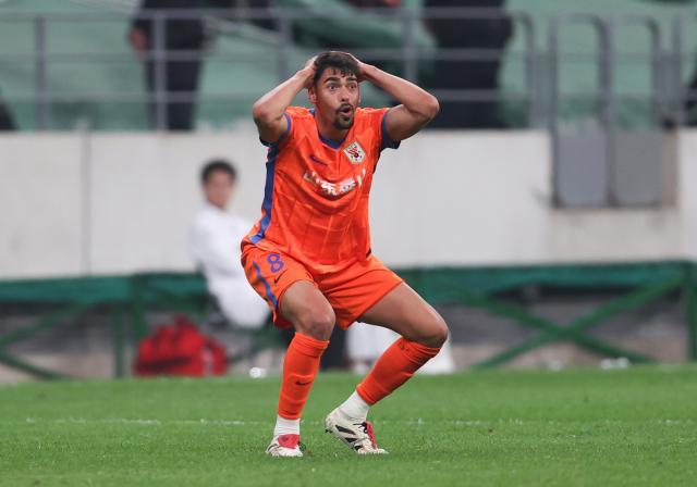 1754291496692068681.jpg (体育)(3)足球——中超:北京国安胜山东泰山XxjpseC007477_20250419_PEPFN0A001.jpg