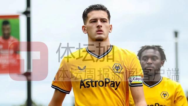 1727937609107022212.jpg 3-效力于狼队的胡布内尔此番因伤落选_副本.jpg