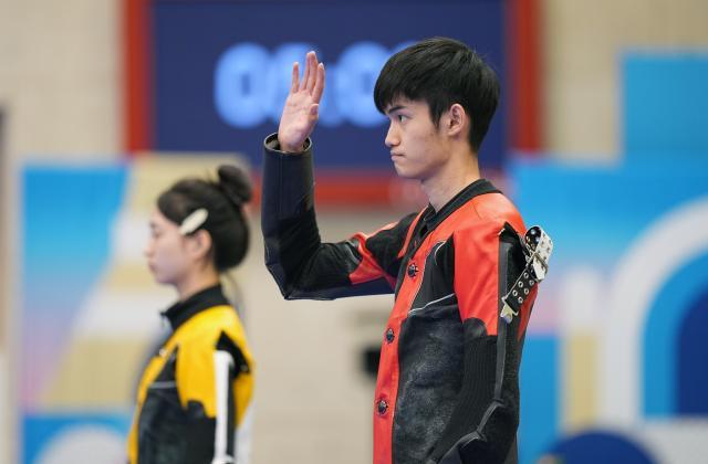 1722220906772085580.jpg 巴黎奥运会+_+射击——10米气步枪混合团体:中国选手黄雨婷_盛李豪夺得巴黎奥运会首枚金牌XxjpseC010465_20240727_MVPFN0A001.jpg