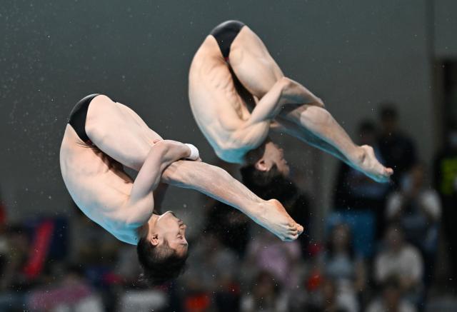 1722220946555082707.jpg (体育)(2)跳水——世界杯总决赛:练俊杰_杨昊男子双人10米台夺冠XxjpseC007182_20240419_PEPFN0A001.jpg